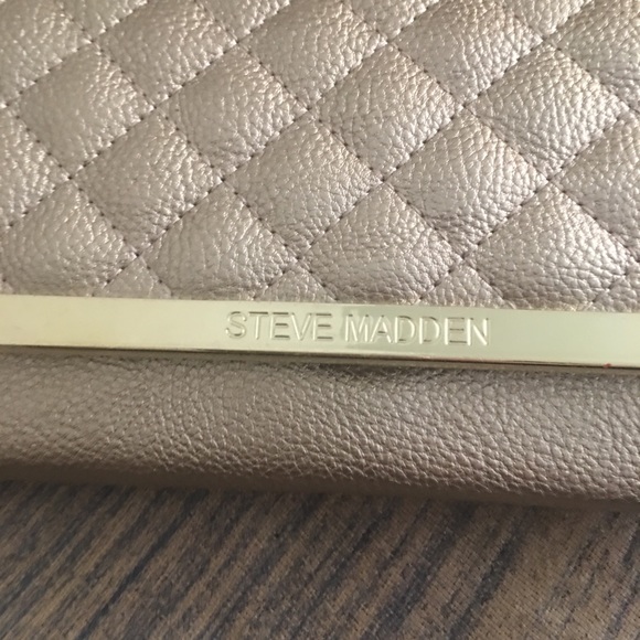 Steve Madden shiny GOLD Crossover Bag! 😍 - Picture 6 of 6